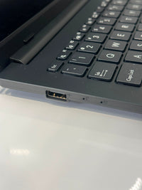 Asus vivobook 15.6” FHD AMD Ryzen 5 7520U 8GB RAM 512GB SSD AMD Radeon Graphics