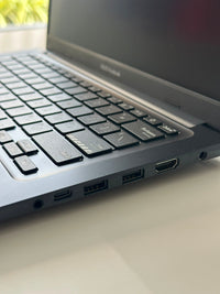 Asus vivobook 14 FHD Intel Core i5-1334U 12GB RAM 256GB SSD Graficos Intel Iris Xe